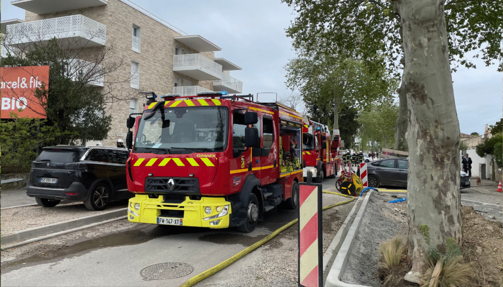 participez à un exercice d’incendie simulé spécialement conçu pour les seniors afin d’apprendre les bons gestes et renforcer la sécurité à domicile. prévention, conseils pratiques et mise en situation en toute sérénité !