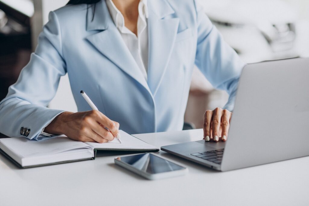 découvrez des offres d'emploi pour notaires, conseils pour réussir votre carrière et informations sur le métier de notaire en france. trouvez le poste idéal dans le secteur juridique.