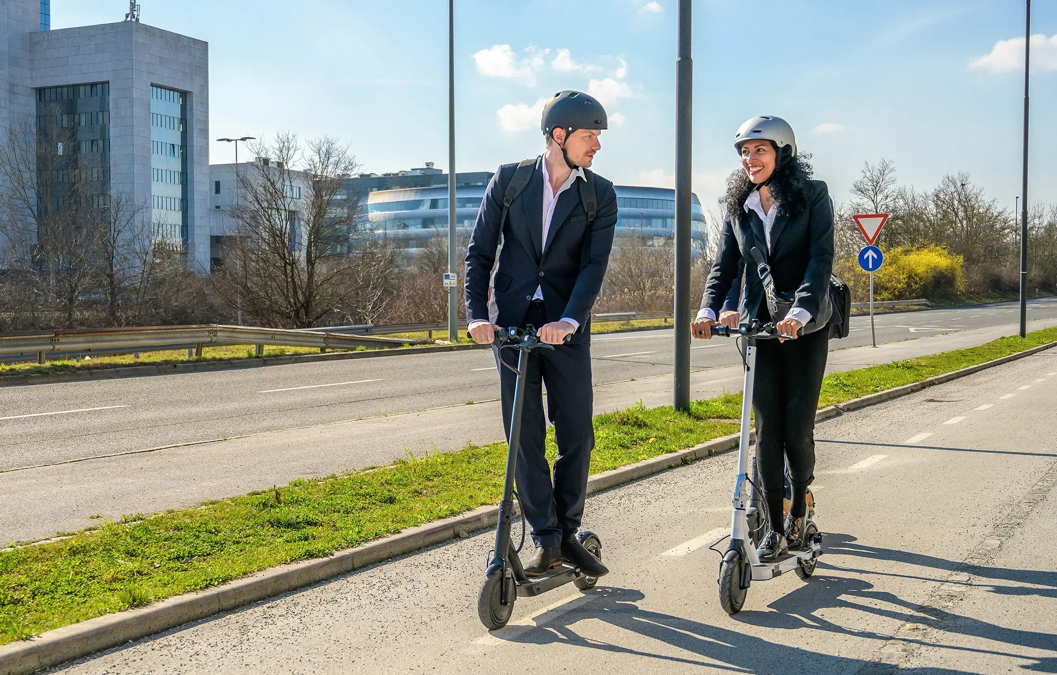 découvrez nos solutions d'assurance pour trottinettes électriques et profitez de vos trajets en toute sérénité. protection complète contre les accidents et vols.