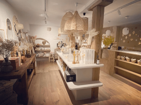 plongez dans l’univers tendance d’une boutique déco à montignac : objets design, idées cadeaux et inspirations pour sublimer votre intérieur. venez découvrir nos nouveautés !