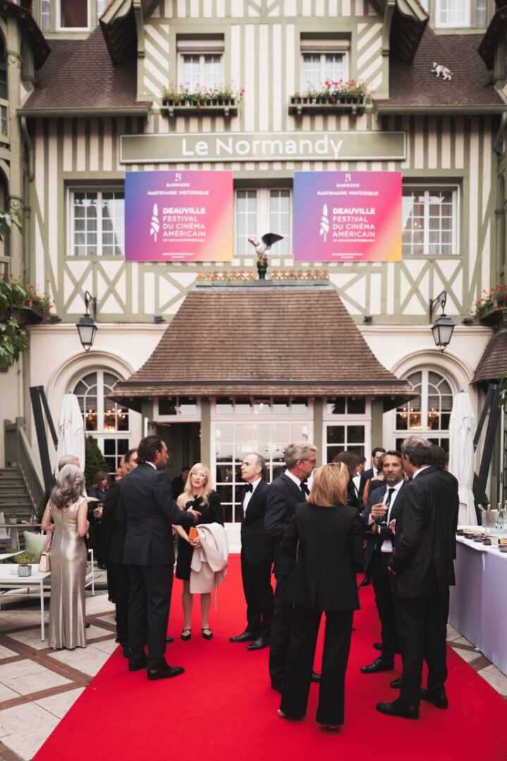 découvrez le festival métal fictif à deauville, une expérience unique animée par des seniors passionnés, mêlant énergie et musique intense au cœur de la normandie.