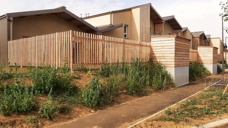découvrez l'habitat intergénérationnel aux montgorges à poitiers, un lieu de vie convivial favorisant l'entraide et le partage entre générations.