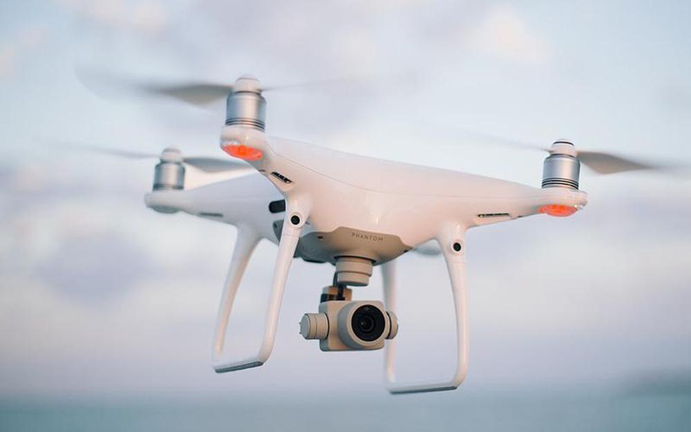découvrez les raisons et les implications de l'interdiction des drones dji aux états-unis, ainsi que son impact sur les utilisateurs et le marché des drones.