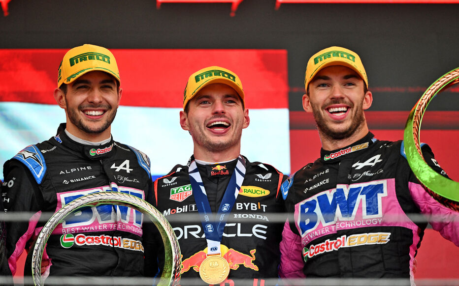 découvrez pourquoi le circuit du brésil est particulièrement avantageux pour verstappen, avec une analyse des points forts du tracé qui favorisent son style de pilotage.