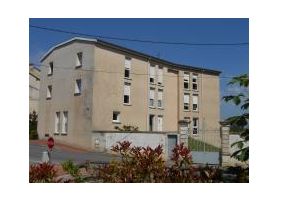 découvrez notre résidence senior à feurs, offrant des logements confortables et adaptés pour un cadre de vie paisible et sécurisé.