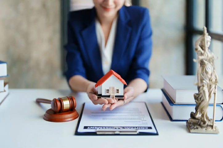 découvrez le rôle essentiel du notaire dans les investissements financiers, garantissant sécurité juridique et conseils avisés pour optimiser vos placements.