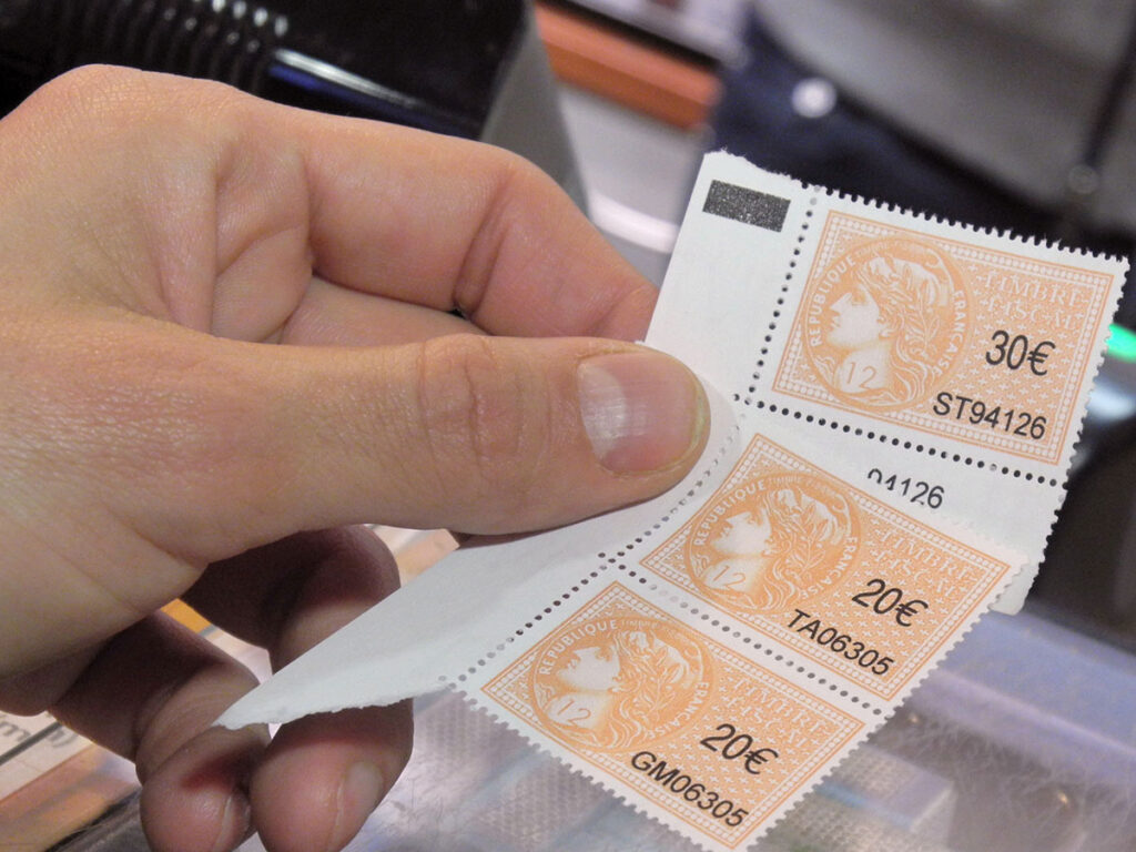 découvrez le prix du timbre fiscal nécessaire pour l'obtention de la carte d'identité, les démarches à suivre et les informations pratiques.