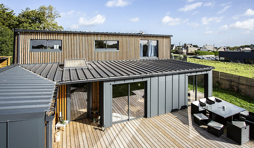 découvrez comment transformer un container en une maison confortable, alliant design moderne et fonctionnalité pour un habitat unique et écologique.