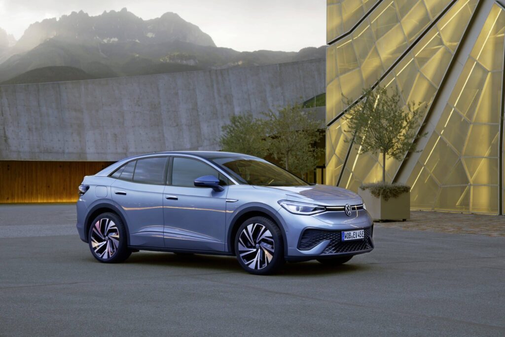 découvrez comment volkswagen fait face à la pénurie mondiale de semi-conducteurs et ses impacts sur la production automobile.
