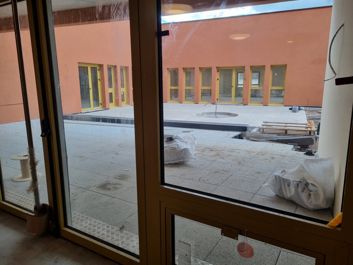 découvrez comment l'ancienne école de folschviller se transforme en une résidence senior innovante alliant confort, modernité et bien-être pour les aînés.