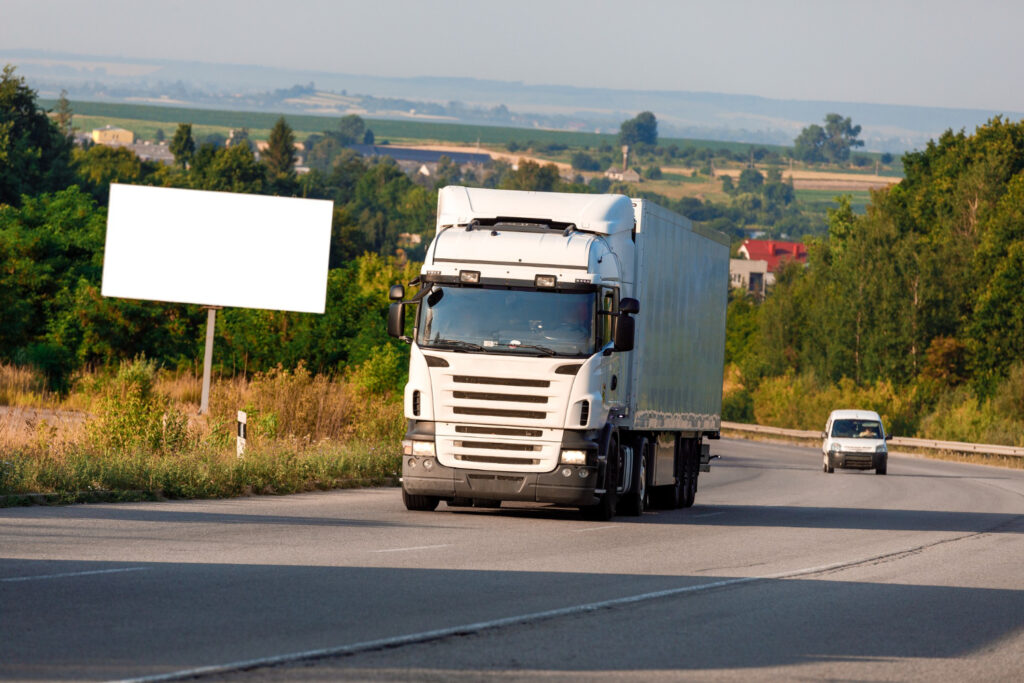 découvrez les avantages de la location d'un camion 30m3 : espace optimal, flexibilité et simplicité pour tous vos trajets et déménagements.