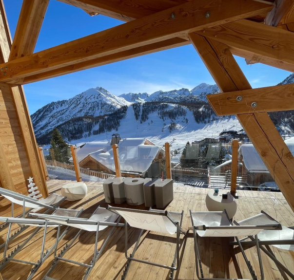 découvrez nos chalets innovants en montagne alliant confort moderne et harmonie avec la nature pour une expérience unique en altitude.