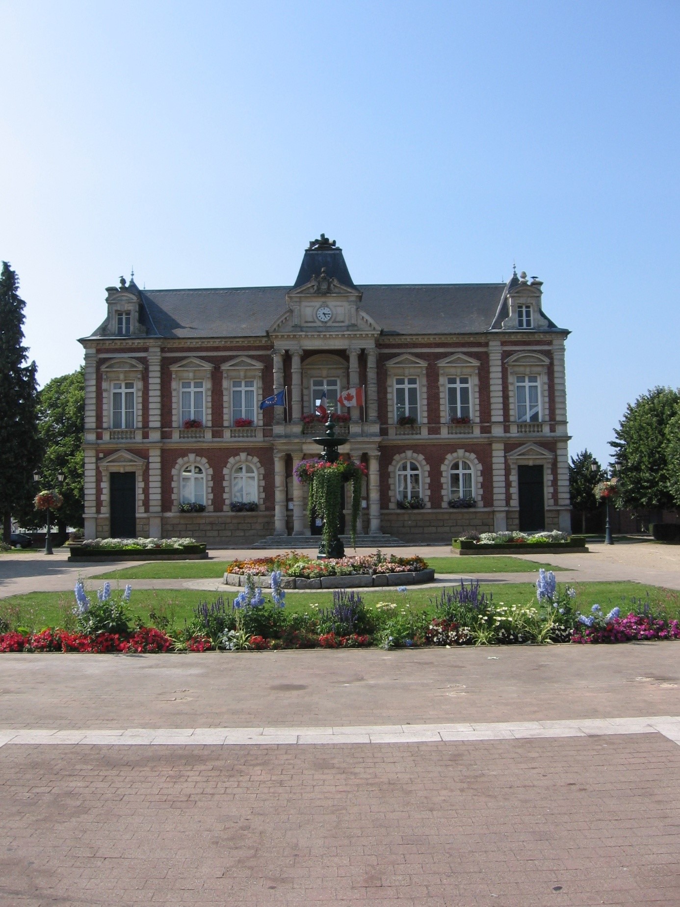 clémentine groult, décoratrice d'intérieur, fait son retour près de bernay pour sublimer vos espaces avec style et créativité.
