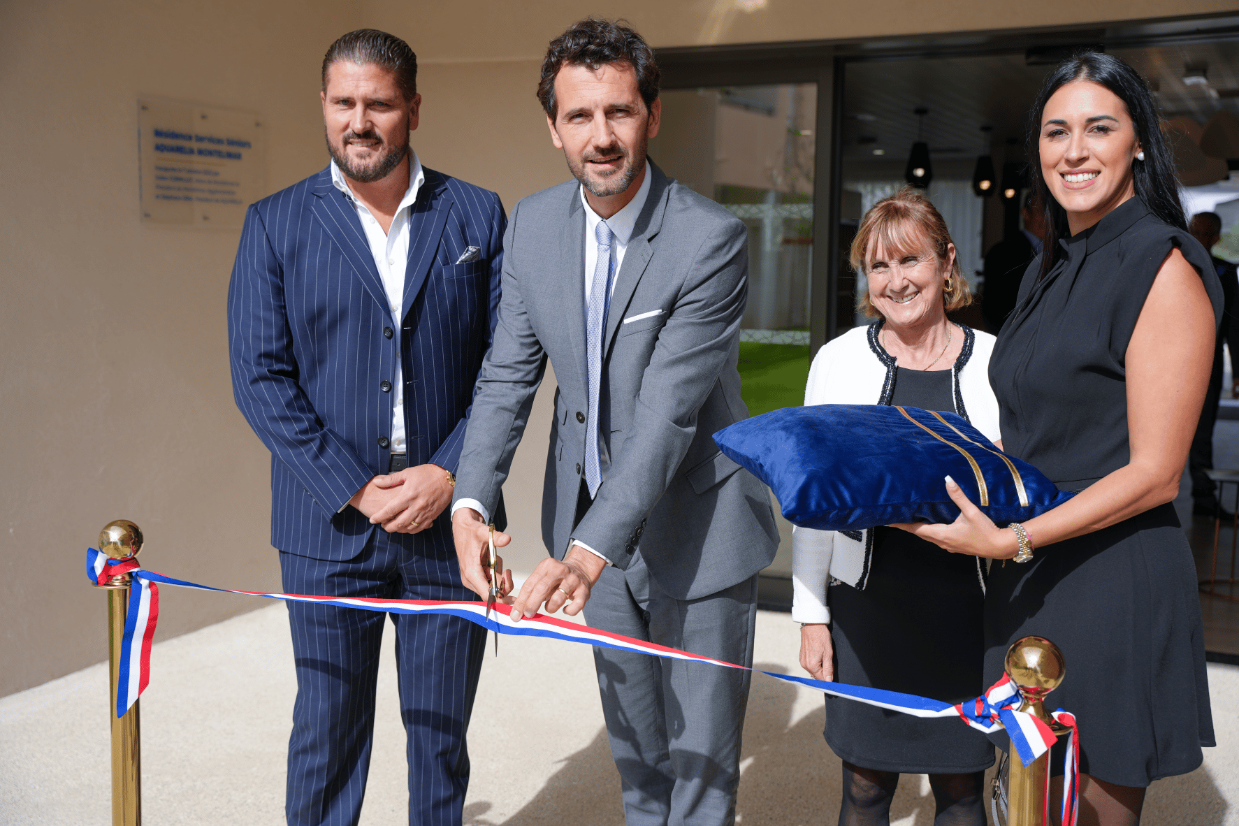 découvrez l'inauguration de la villa camélia, une résidence dédiée aux seniors à alfortville, offrant confort, sécurité et convivialité dans un cadre agréable.