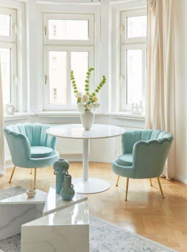 découvrez la couleur audacieuse qui révolutionne les intérieurs en remplaçant le blanc et le beige pour apporter modernité et originalité à votre décoration.