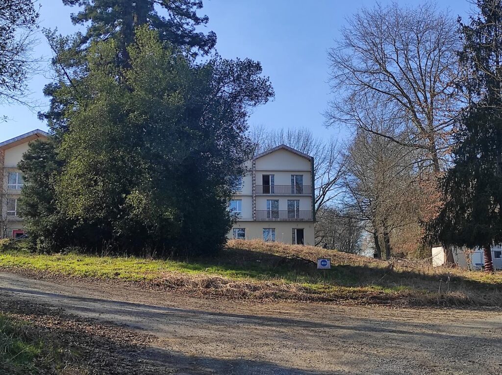 découvrez orthezia, la nouvelle résidence seniors à orthez, alliant confort, sécurité et convivialité pour un cadre de vie agréable et serein.