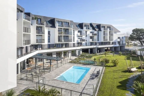 découvrez notre résidence services seniors innovante à nantes-saint-nazaire, alliant confort, sécurité et activités adaptées pour un quotidien épanoui.
