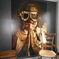 découvrez le parcours d'une artisane passionnée dans la création de son entreprise spécialisée en peinture à vitrerie, alliant savoir-faire et créativité pour sublimer vos surfaces vitrées.