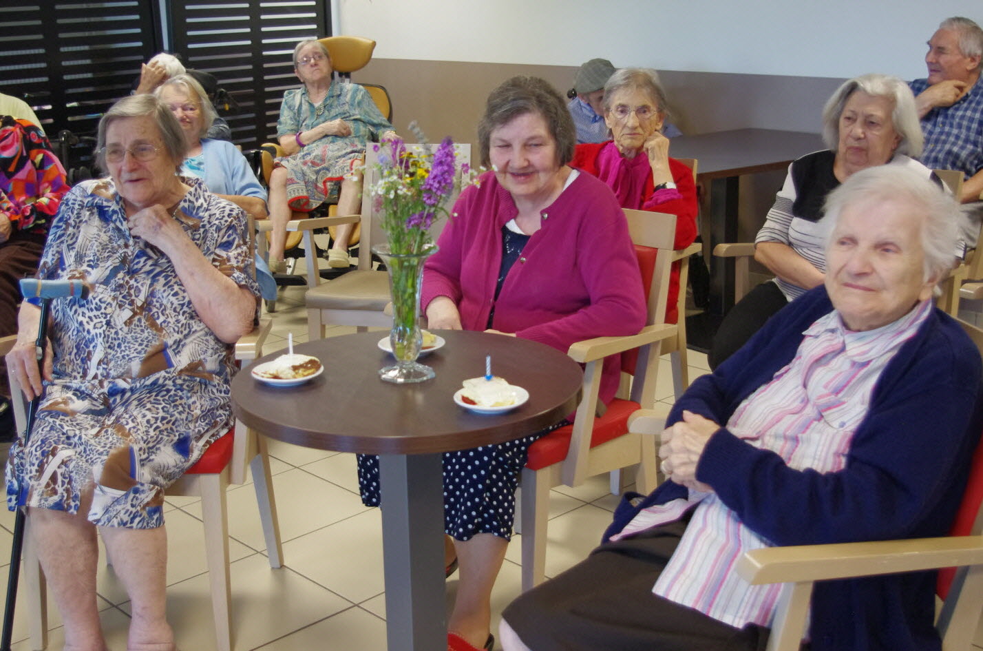 célébrez la fête des grands-mères à lunéville dans les maisons de retraite avec des activités conviviales et des moments de partage intergénérationnels.