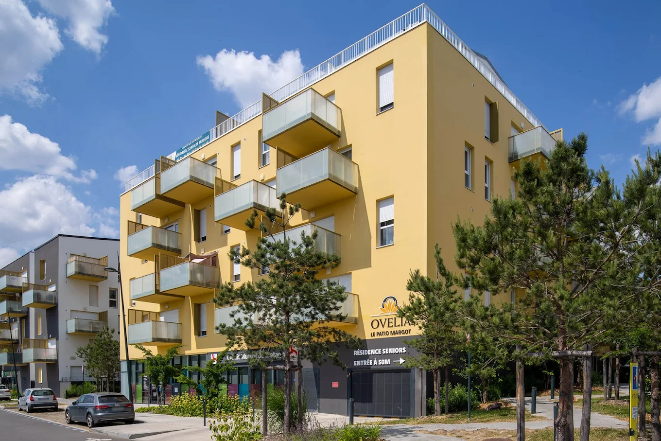 la résidence heurus à vitré est menacée de fermeture, suscitant inquiétude et mobilisation des habitants pour préserver ce lieu essentiel.